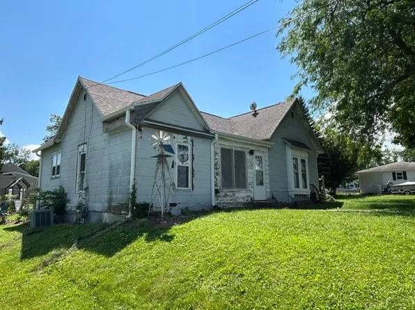 607 S Elm St, Toledo, IA 52342