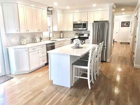 5th image of 87 Stone Gate Dr