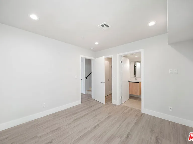 5221 1/2 Cleon Ave — Photo 15