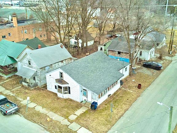 3rd image of 935 S Branson St