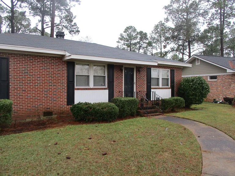 1020 Edgewater Dr — Photo 5