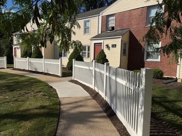 37B Hawthorne Dr #1, Somerset, NJ 08873