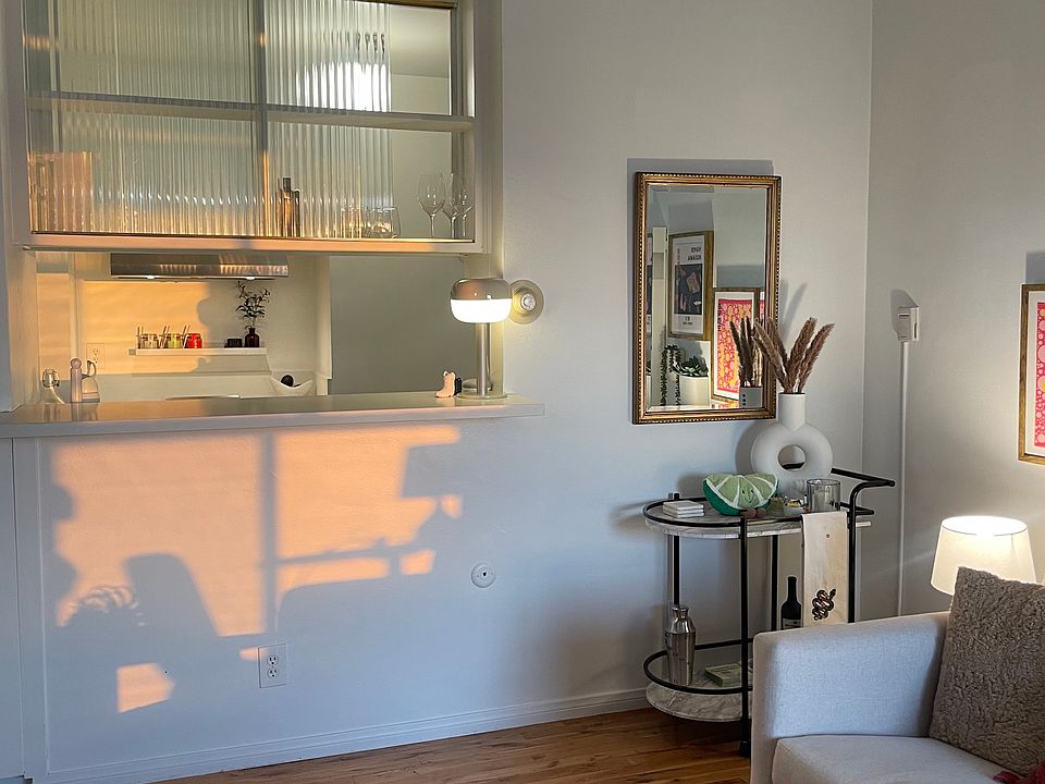 1st image of 952 Maltman Ave #212