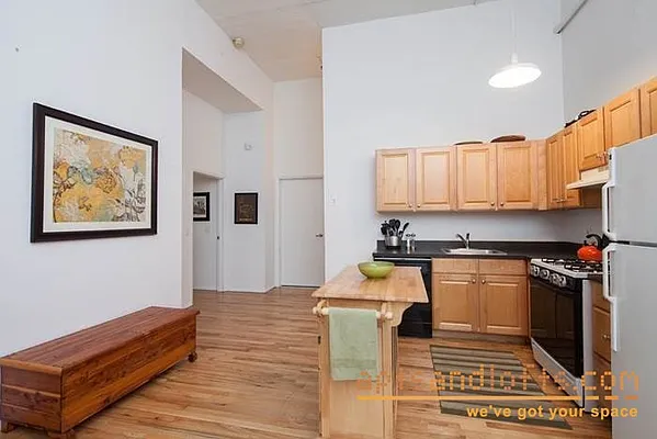 Rented by aptsandlofts.com | media 13