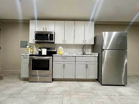 4th image of 2809 Snyder Ave #B