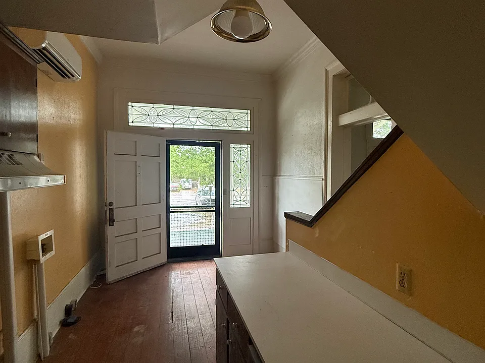 330 Commerce St #3