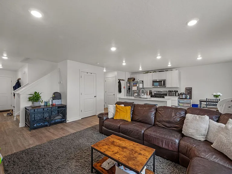 988 W Broadleaf Dr — Photo 7