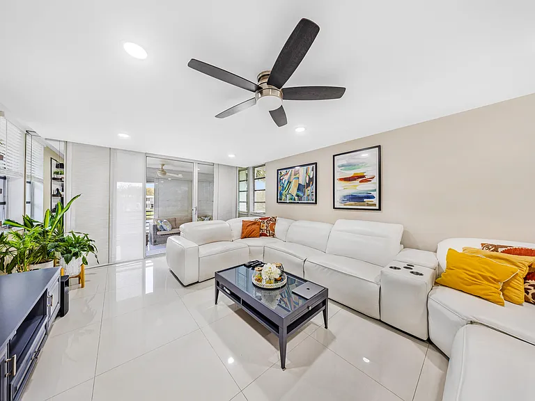 4261 W Palm Aire Dr #204 — Photo 11