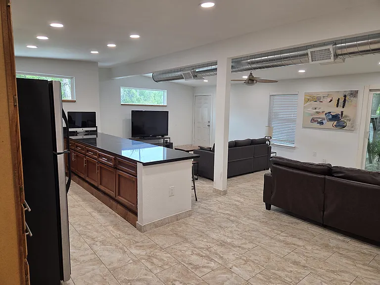 707 W Crestland Dr — Photo 9