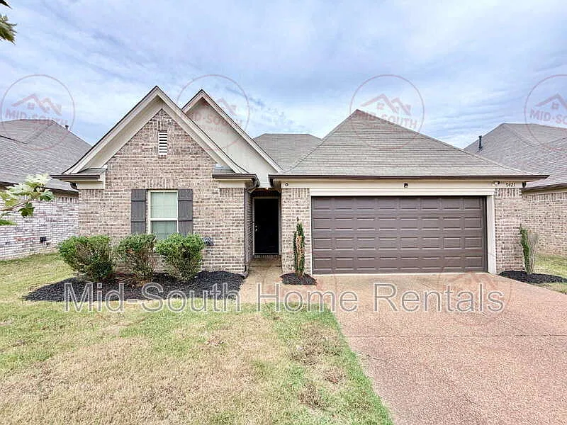 4 bed, 2.0 bath, 1725 sqft, $1,895 — Photo 1