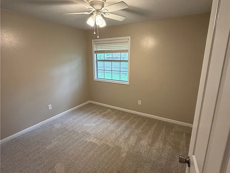 1208 Bayou Woods Dr — Photo 15