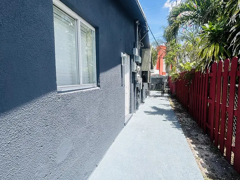 NW 57th St — Photo 22