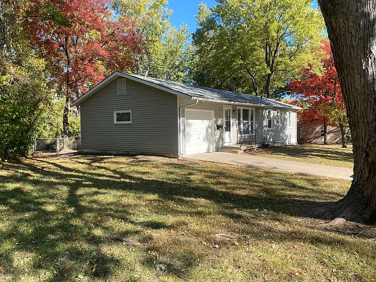 13126 Sycamore Ave — Photo 3