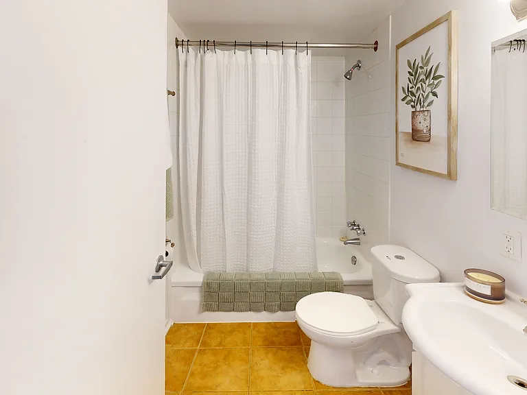 218 Maclaren St — Photo 9