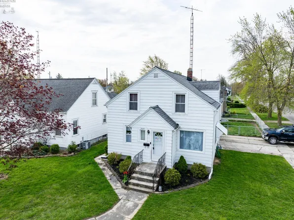 1825 Napoleon St, Fremont, OH 43420