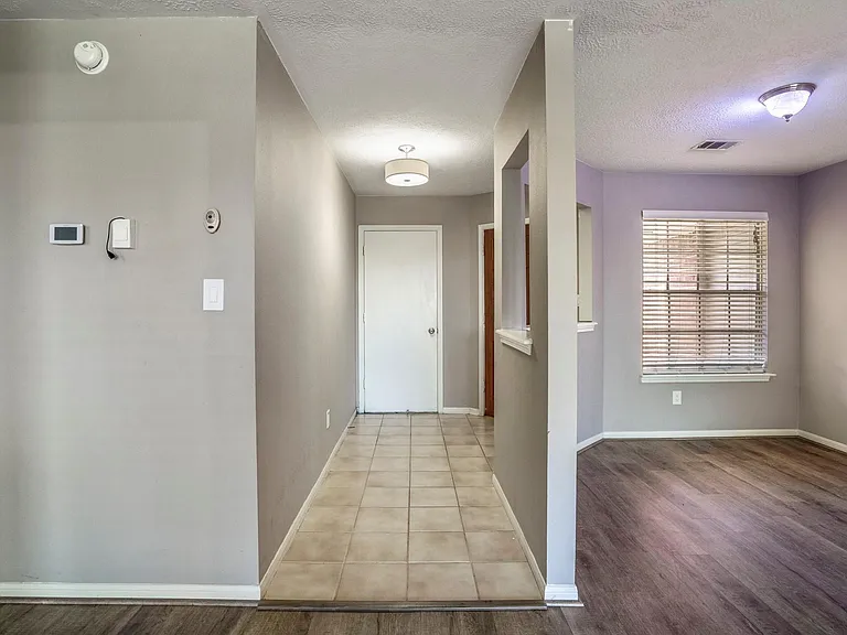5211 Roserock Ln — Photo 4