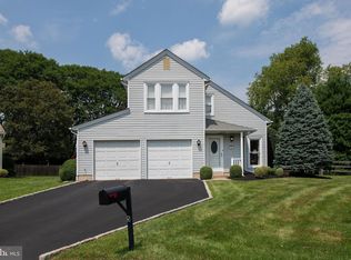 5 Tree Bark Cir, Horsham, PA 19044