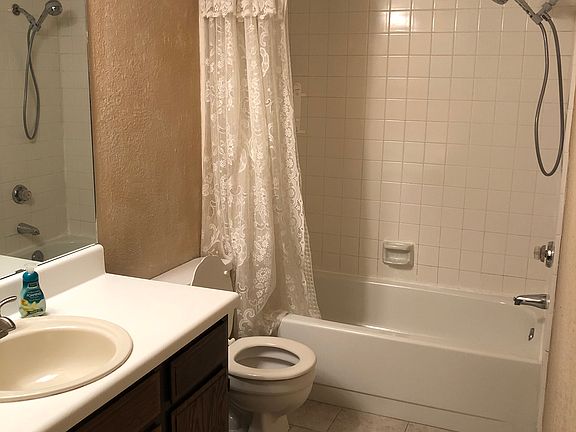 Full Bathrooms - X 2