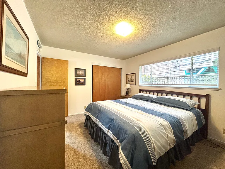 211 Earl Ct — Photo 9