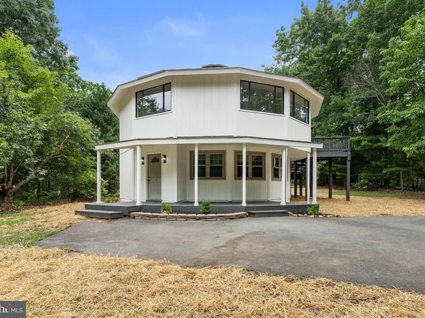 39 School Bus Rd, Louisa, VA 23093