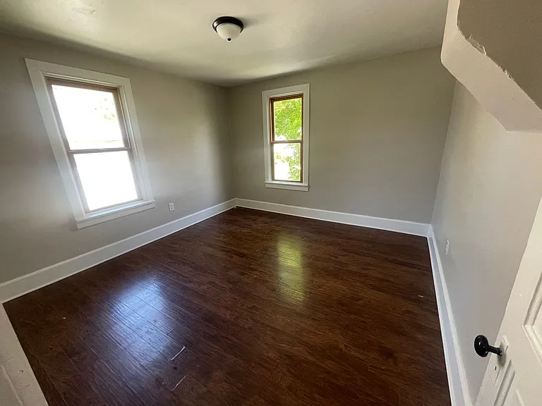 526 Dennis St — Photo 8