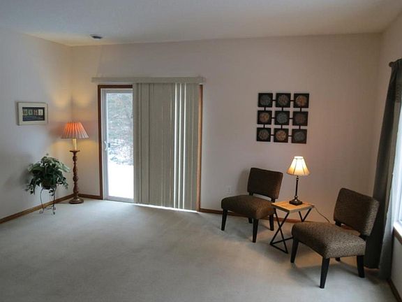 4th image of 327 Heritage Trl