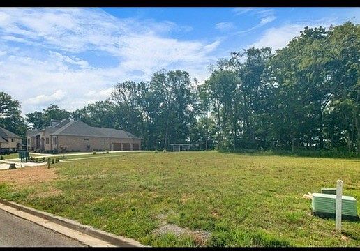 2nd image of 866 Shady Bluff Trl