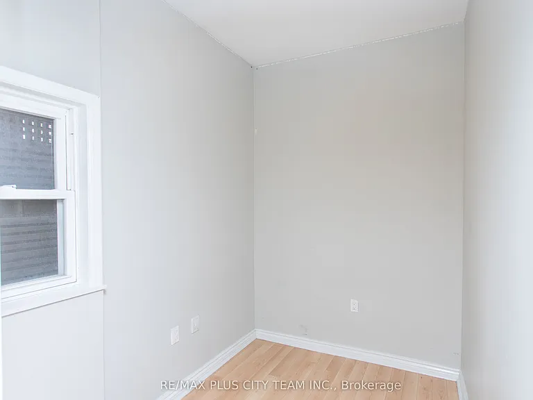 682 Bathurst St #2 — Photo 17