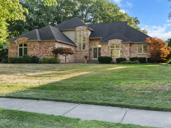 1615 Redbud Dr, Troy, MI 48098