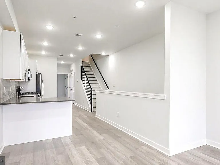 5217 Irving St #2 — Photo 2