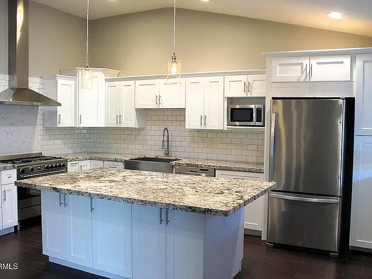 2 bed, 1698 sqft, $3,059 — Photo 4