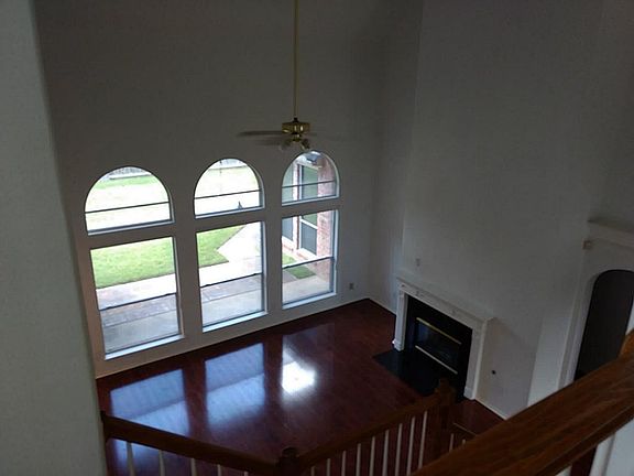 2nd image of 2510 Lake Crest Ct