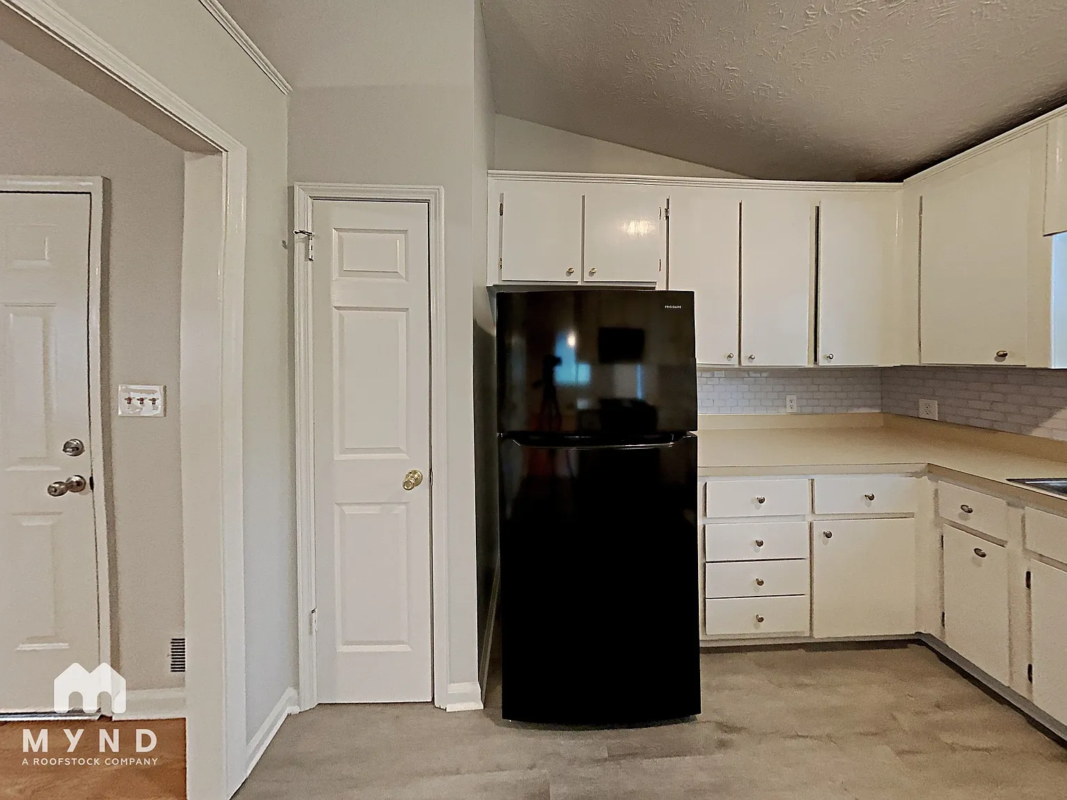 3 bed, 2.0 bath, 1365 sqft, $2,270 — Photo 4