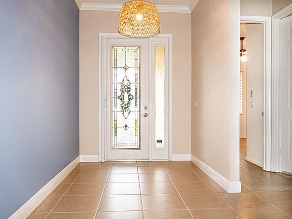 4th image of 123 NW Swann Mill Circle