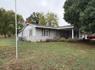 1106 S Carnation Drive E, Aurora, MO 65605