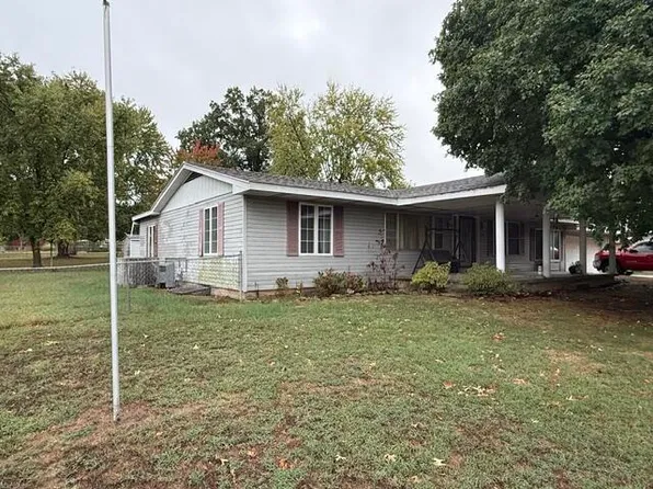 1106 S Carnation Drive E, Aurora, MO 65605