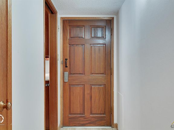 5th image of 2720 Noble Ave