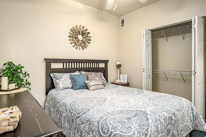 1 bed, 310 sqft, $915 — Photo 4
