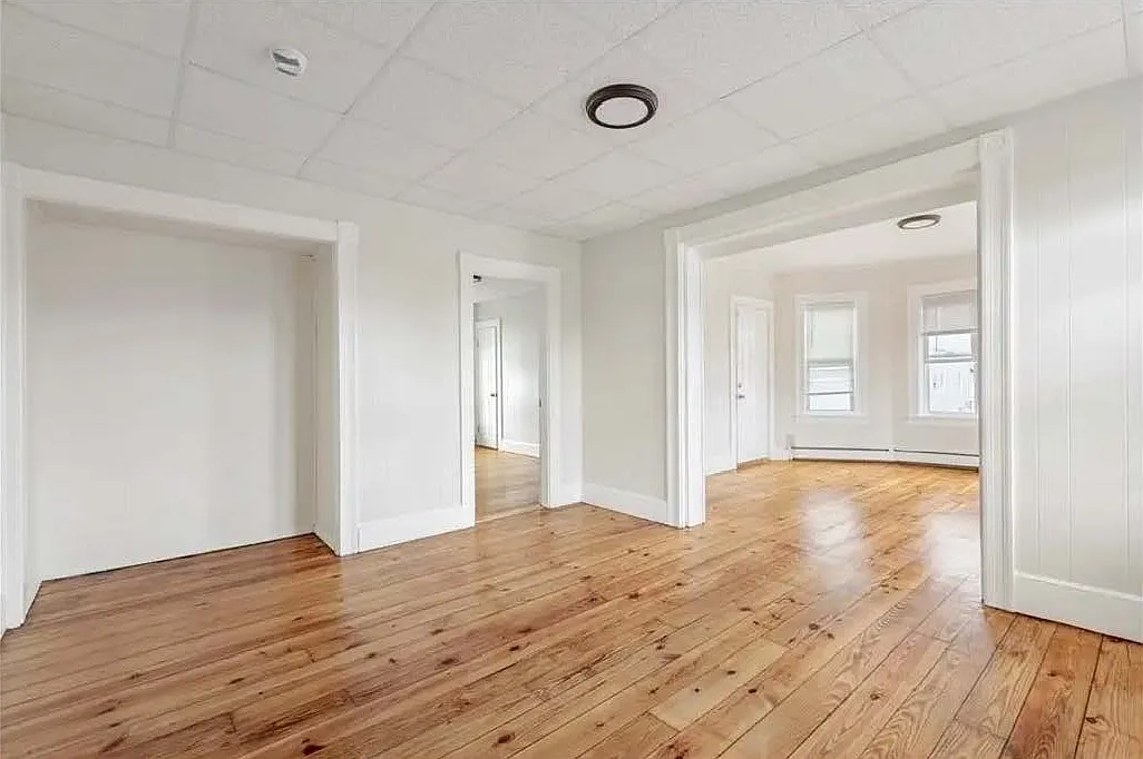 3 bed, 1100 sqft, $2,000 — Photo 2