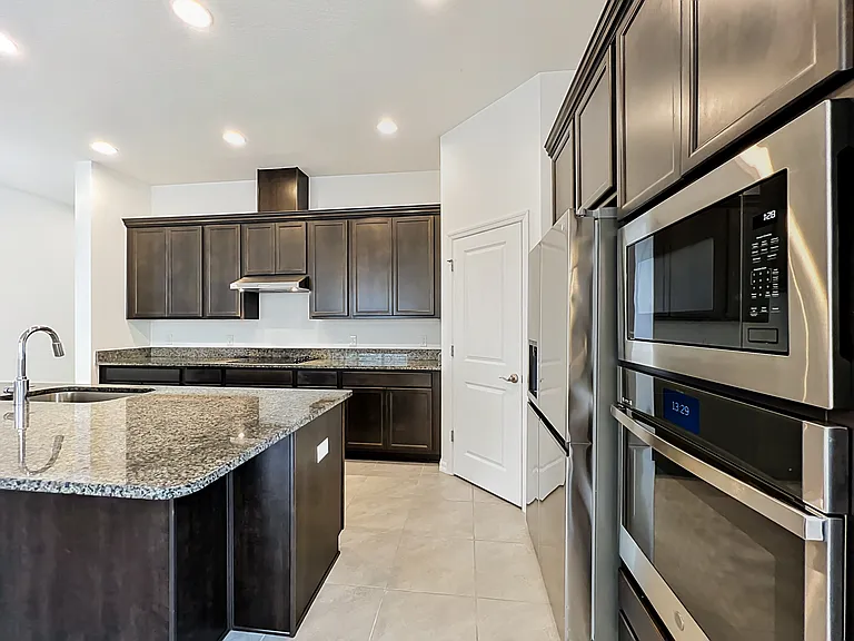 16007 Micelli Dr — Photo 8
