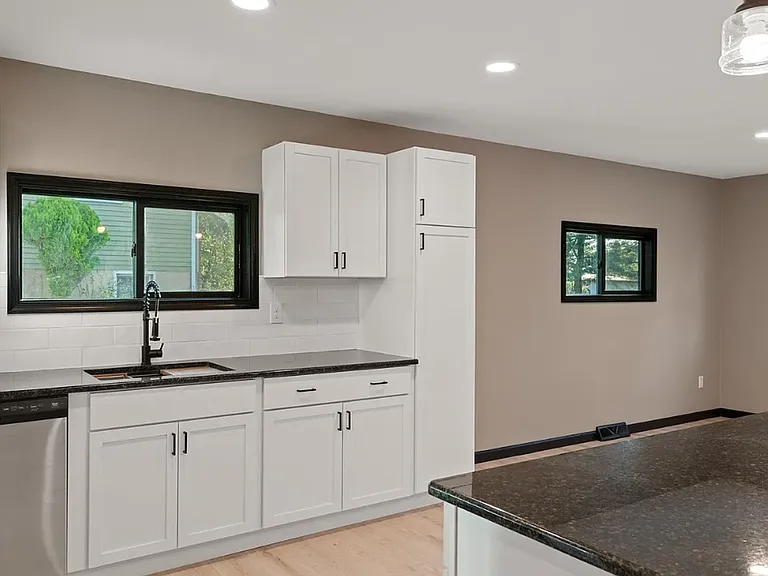 2175 Gale Dr — Photo 10