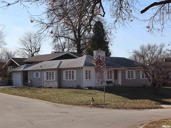 145 Woodlawn Rd, Quincy, IL 62301