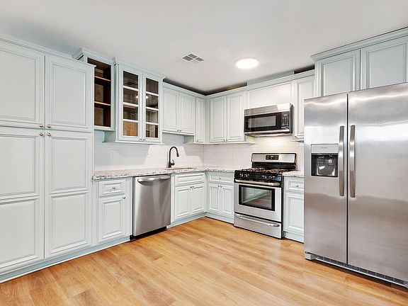 3rd image of 1365 Soldiers St #1