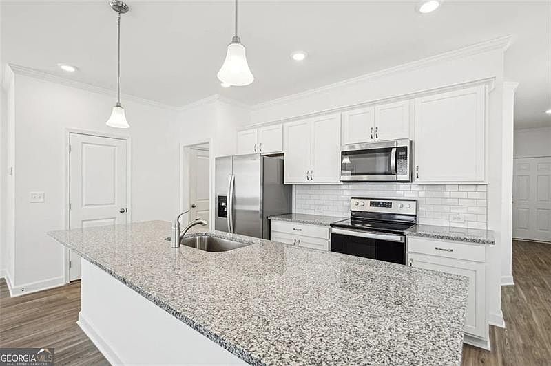 2nd image of 4079 Hillmont Ln