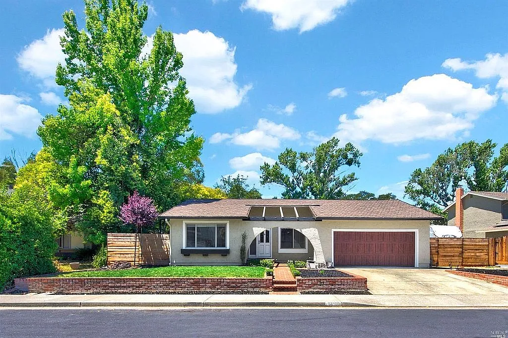 1685 Quincey Ln photo 1