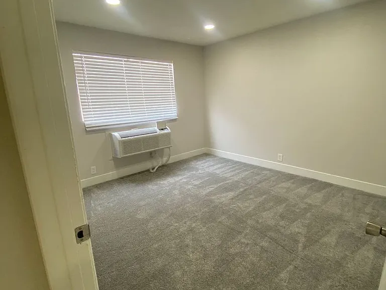 1509 E Harmon Ave — Photo 29