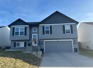 19611 Laci St, Omaha, NE 68135