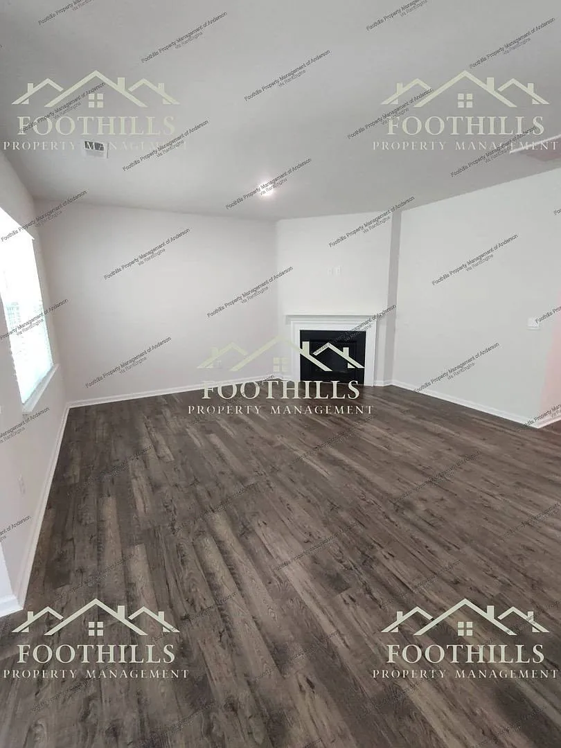 3 bed, 2.0 bath, 1618 sqft, $1,895 — Photo 3