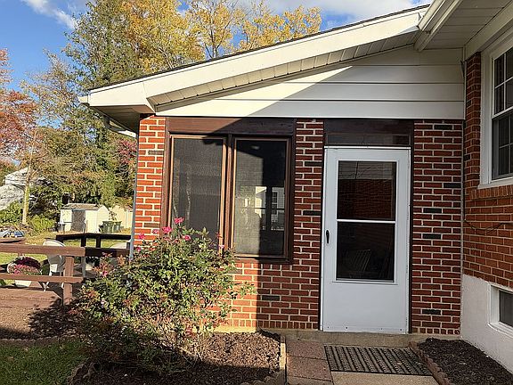 Side entrance to porch
