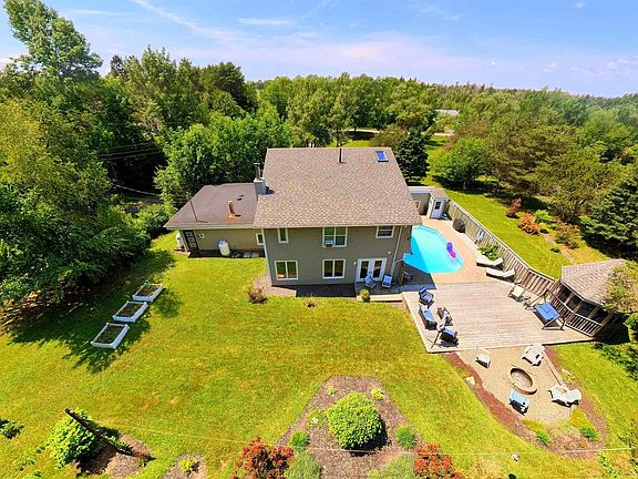 3rd image of 21 Munroes Ln